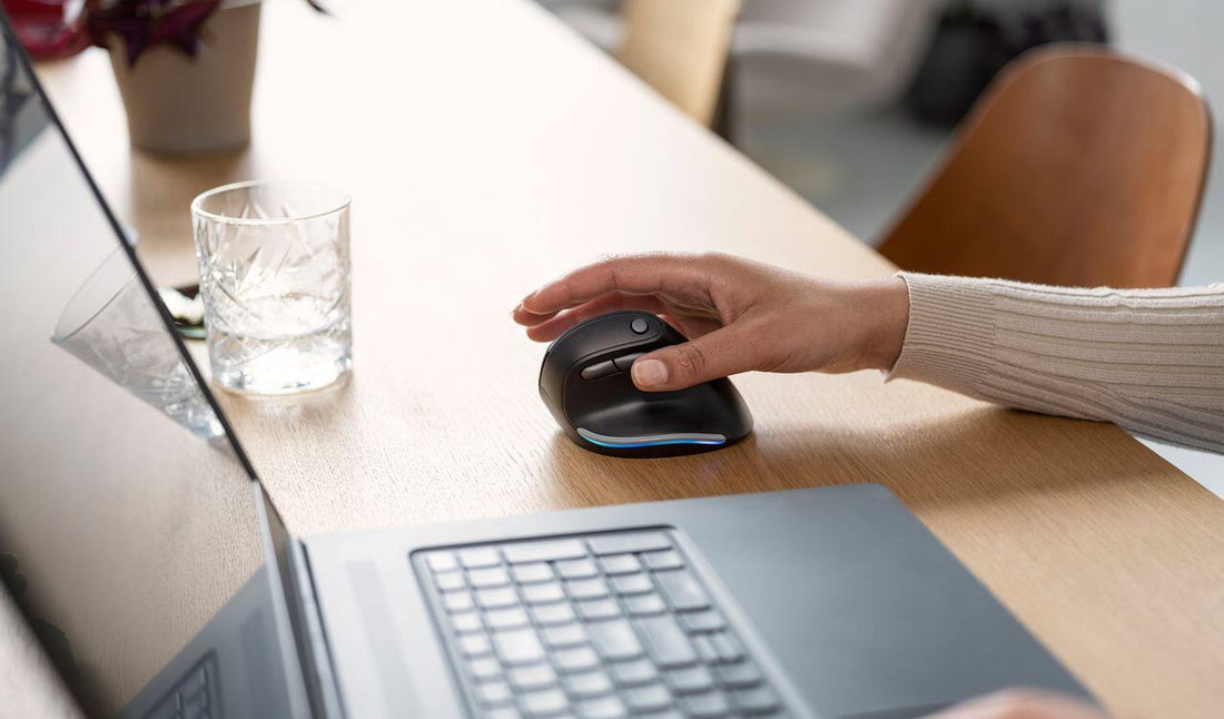 Hvorfor er det lurt å bruke en ergonomisk mus?